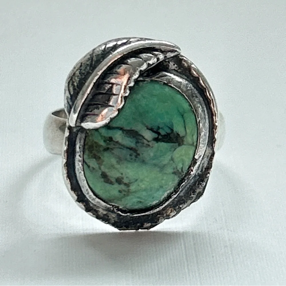 Vintage Southwestern Turquoise Sterling Silver Ring - Picture 5 of 12